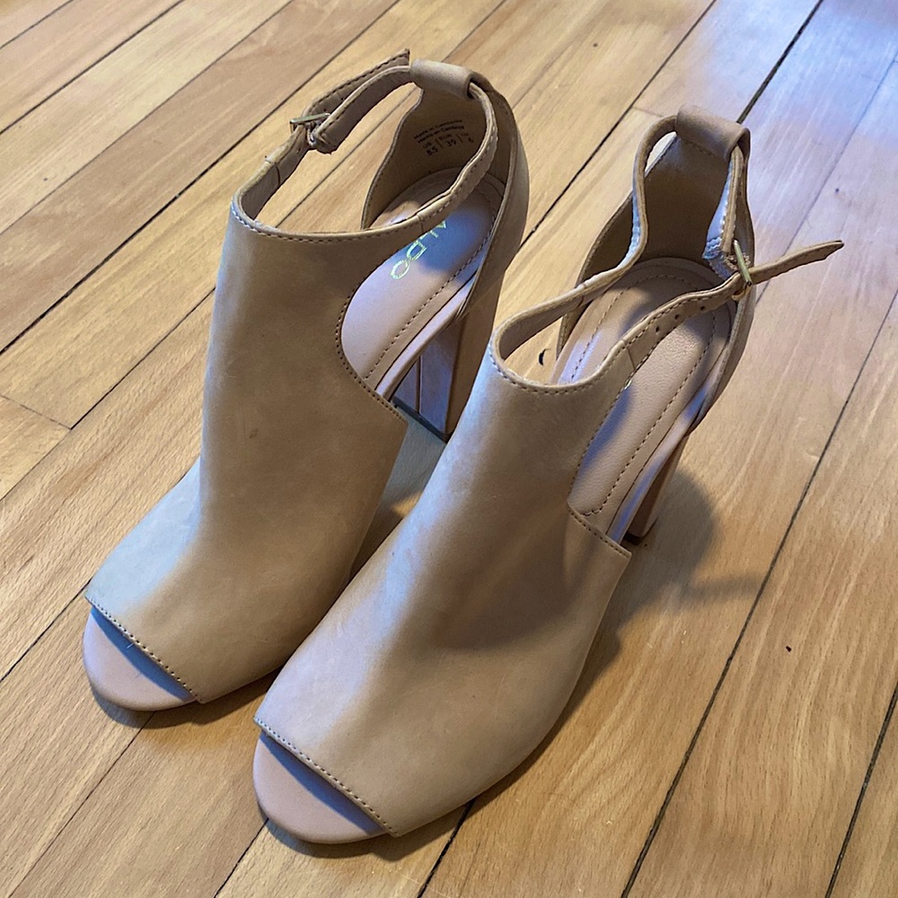 Aldo 8.5 nude heels